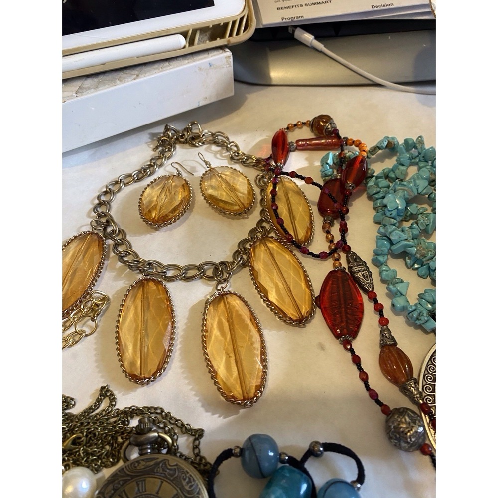 MIXED COSTUME JEWELRY LOT #8 SMALL FLAT RATE BOX 2lb4oz Wearable NOT Junk Craft - Picture 5 of 12